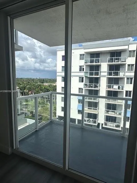 5091 NW 7th St #1008 Miami, FL 33126