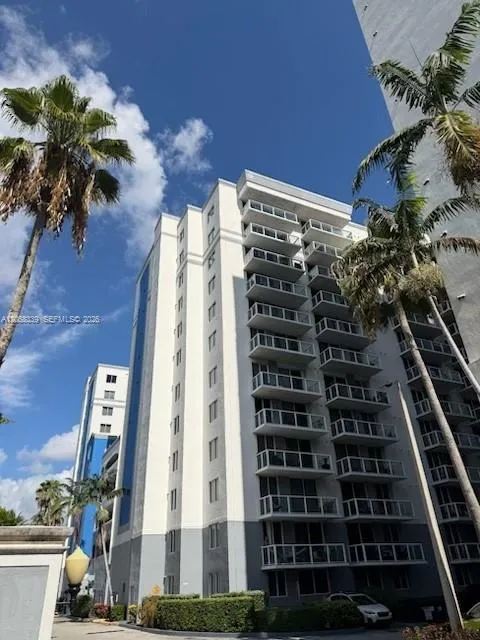 5091 NW 7th St #1008 Miami, FL 33126