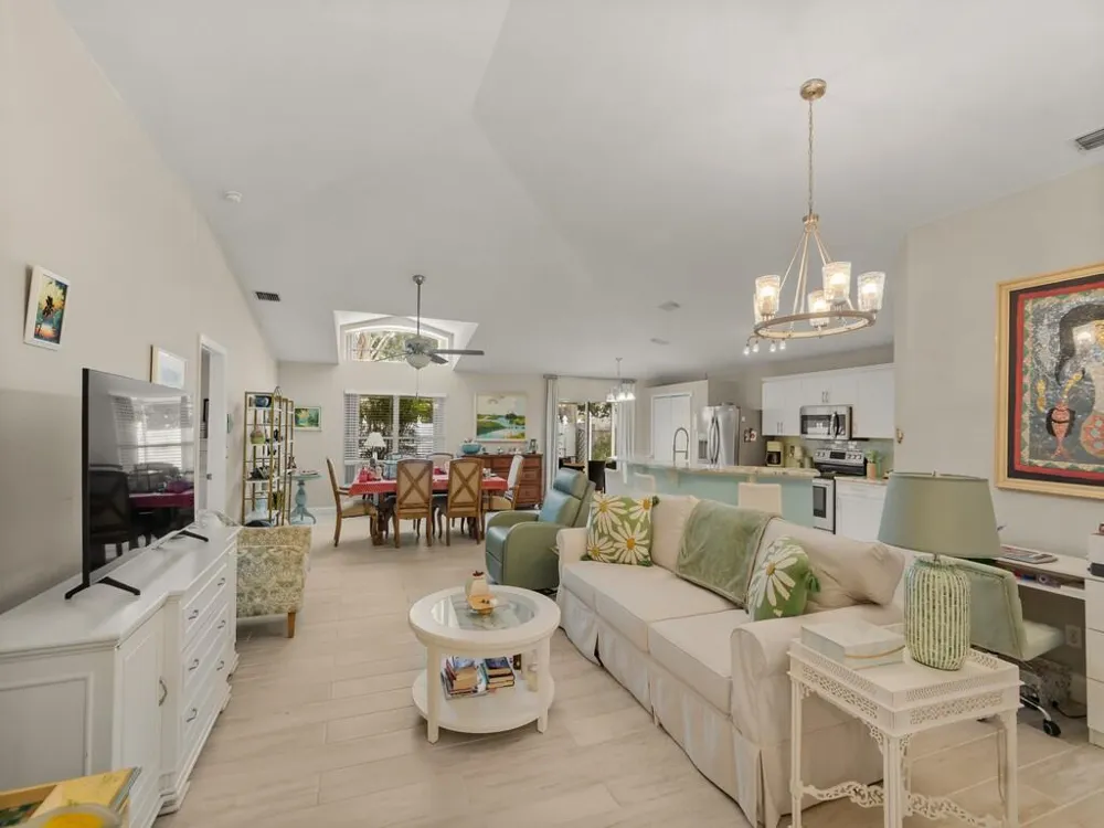 1007 E 13TH SQUARE Vero Beach, FL 32960