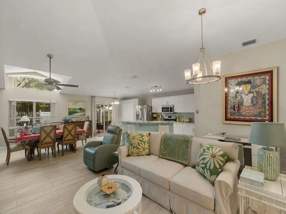 1007 E 13TH SQUARE Vero Beach, FL 32960