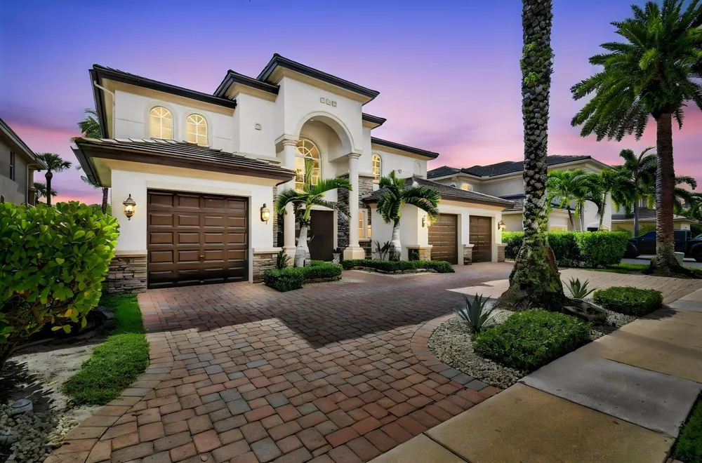 718 Edgebrook Lane West Palm Beach, FL 33411