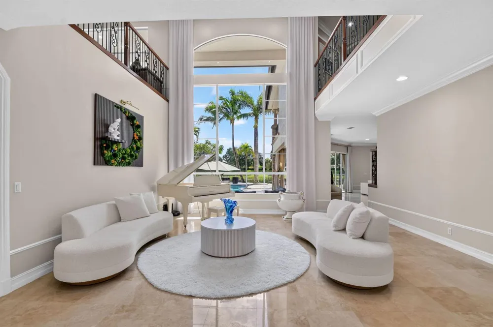 718 Edgebrook Lane West Palm Beach, FL 33411