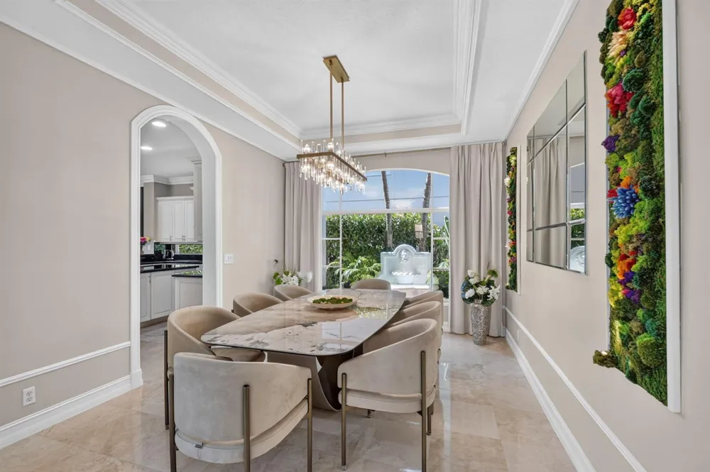 718 Edgebrook Lane West Palm Beach, FL 33411