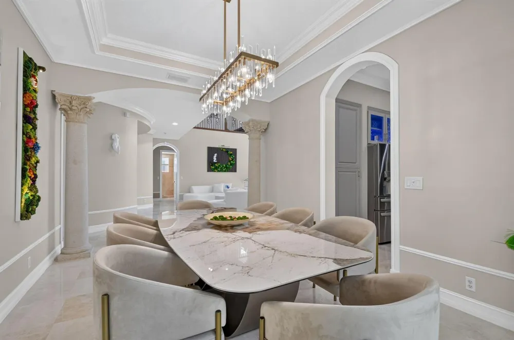 718 Edgebrook Lane West Palm Beach, FL 33411