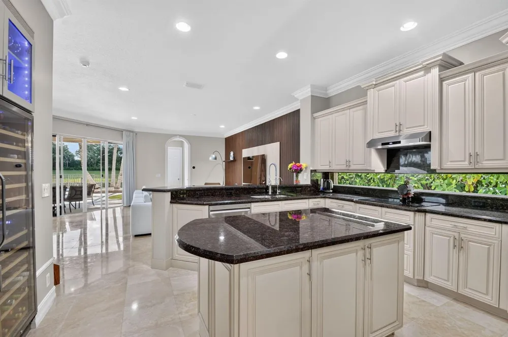 718 Edgebrook Lane West Palm Beach, FL 33411