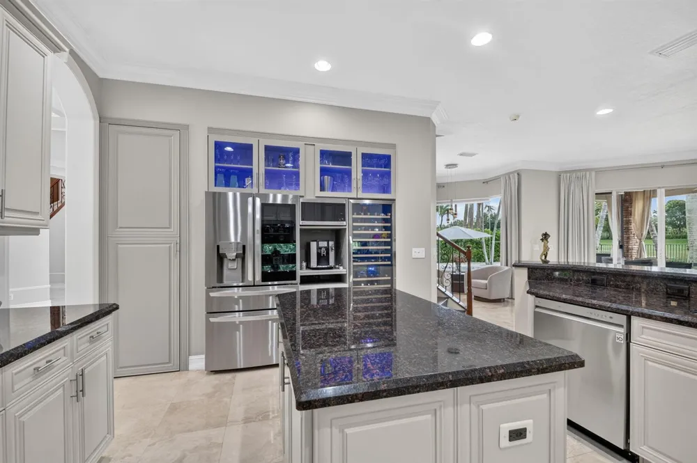 718 Edgebrook Lane West Palm Beach, FL 33411