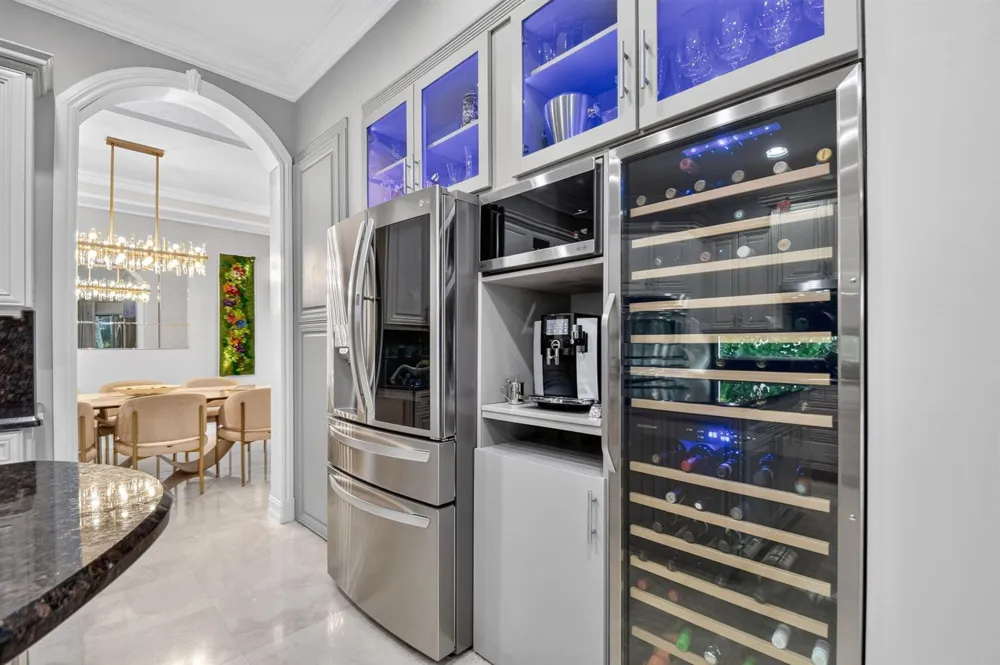 718 Edgebrook Lane West Palm Beach, FL 33411