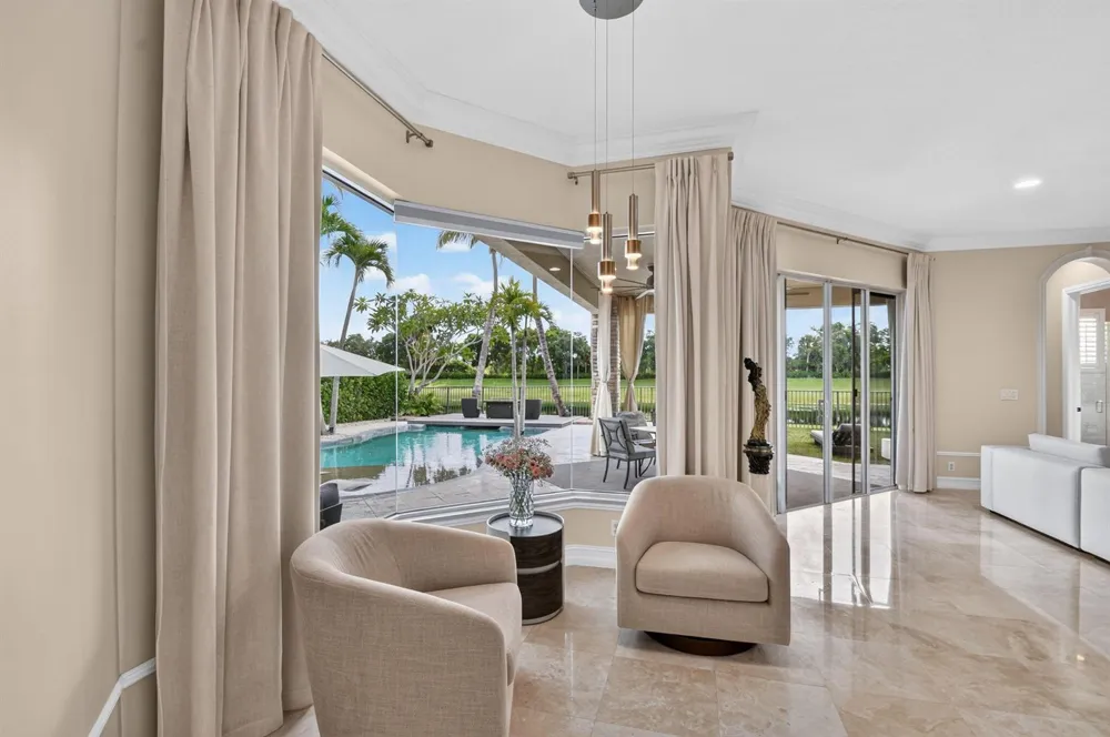 718 Edgebrook Lane West Palm Beach, FL 33411