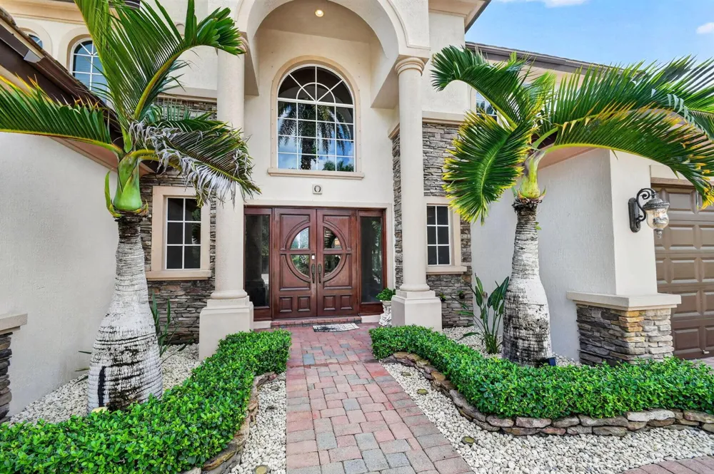 718 Edgebrook Lane West Palm Beach, FL 33411