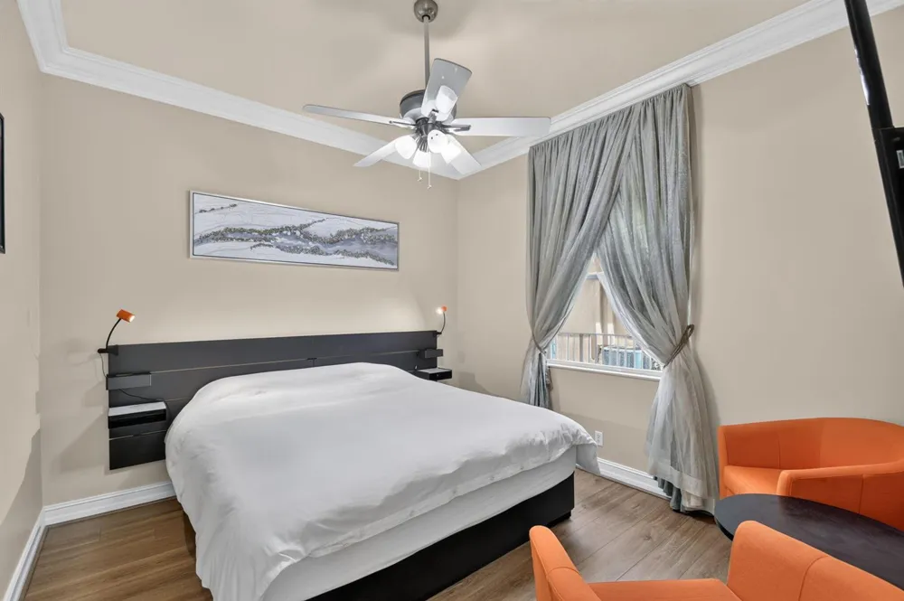 718 Edgebrook Lane West Palm Beach, FL 33411