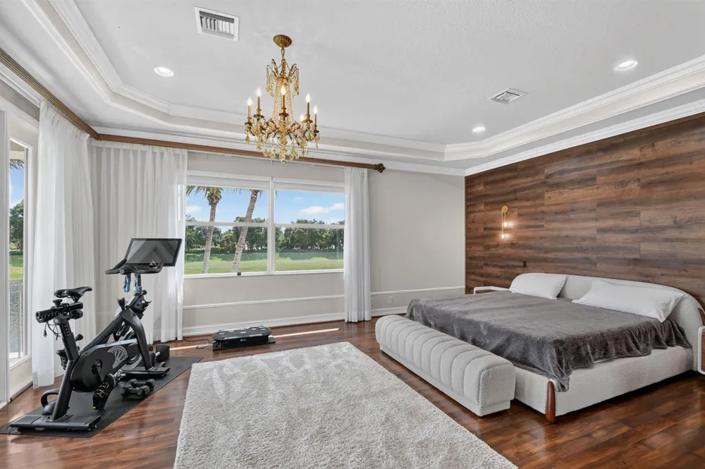 718 Edgebrook Lane West Palm Beach, FL 33411