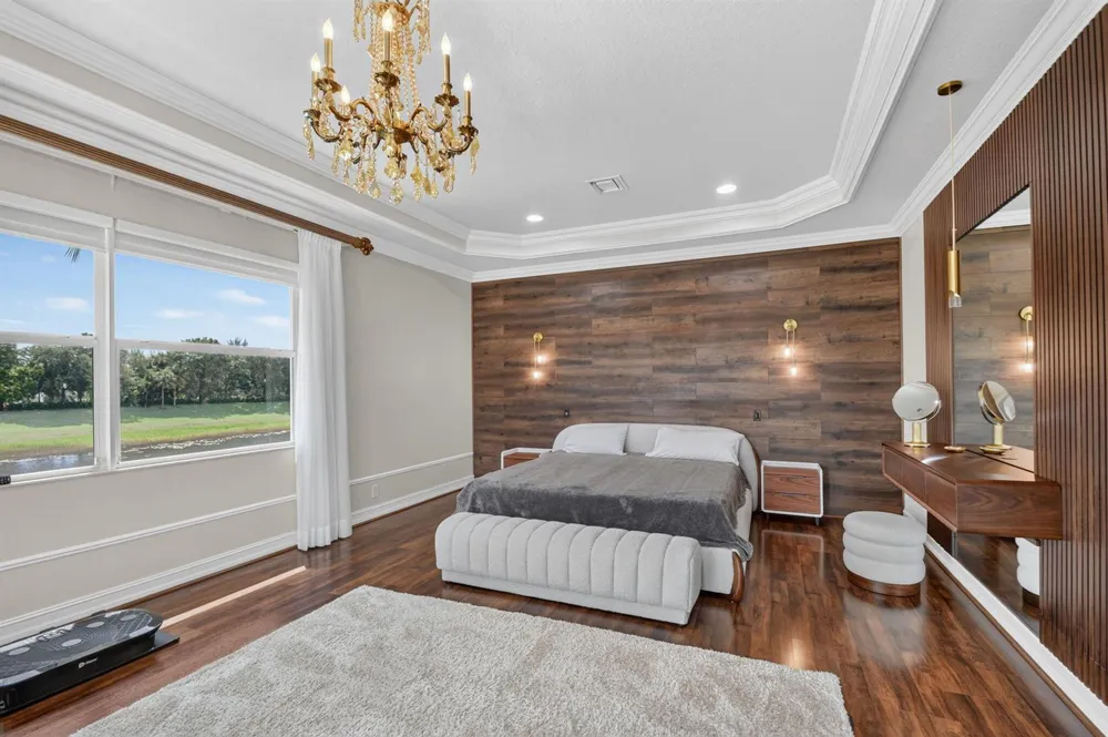 718 Edgebrook Lane West Palm Beach, FL 33411