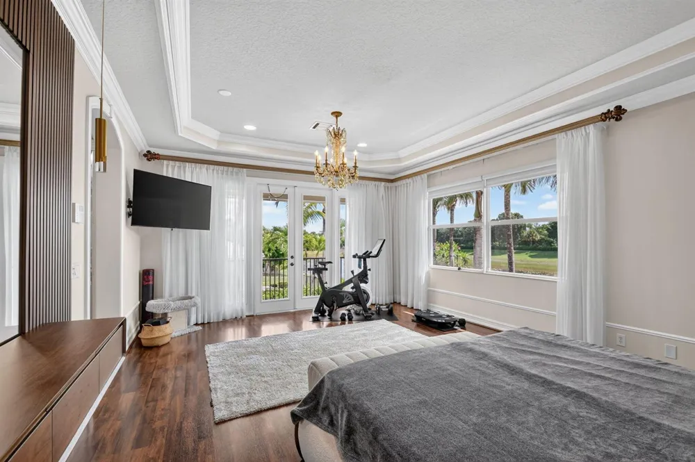 718 Edgebrook Lane West Palm Beach, FL 33411