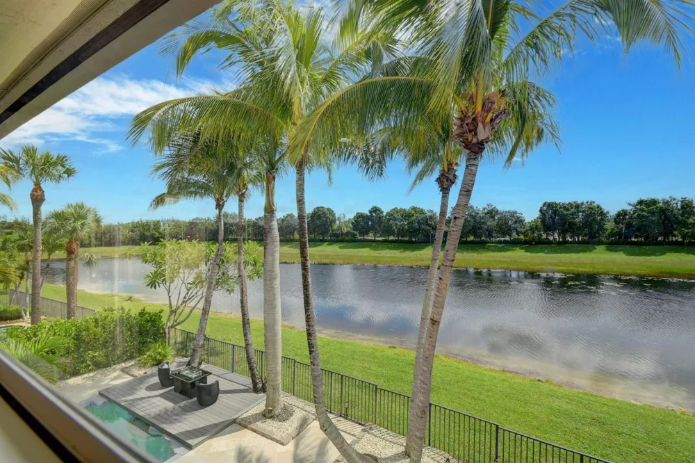 718 Edgebrook Lane West Palm Beach, FL 33411