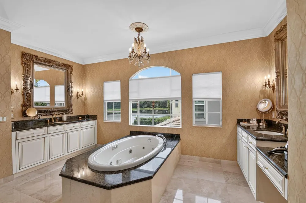 718 Edgebrook Lane West Palm Beach, FL 33411