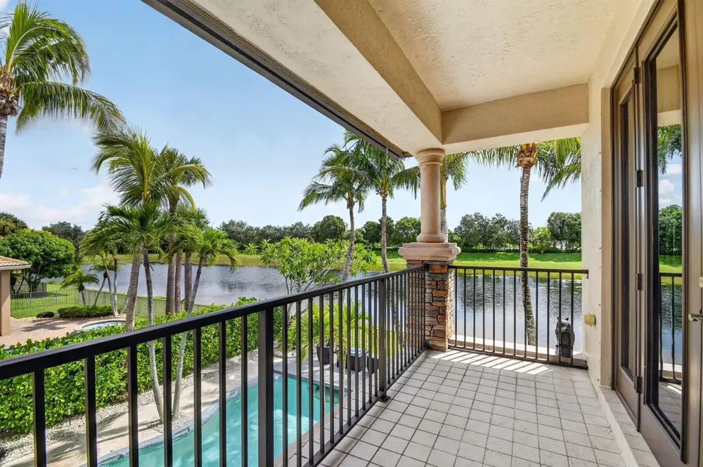 718 Edgebrook Lane West Palm Beach, FL 33411