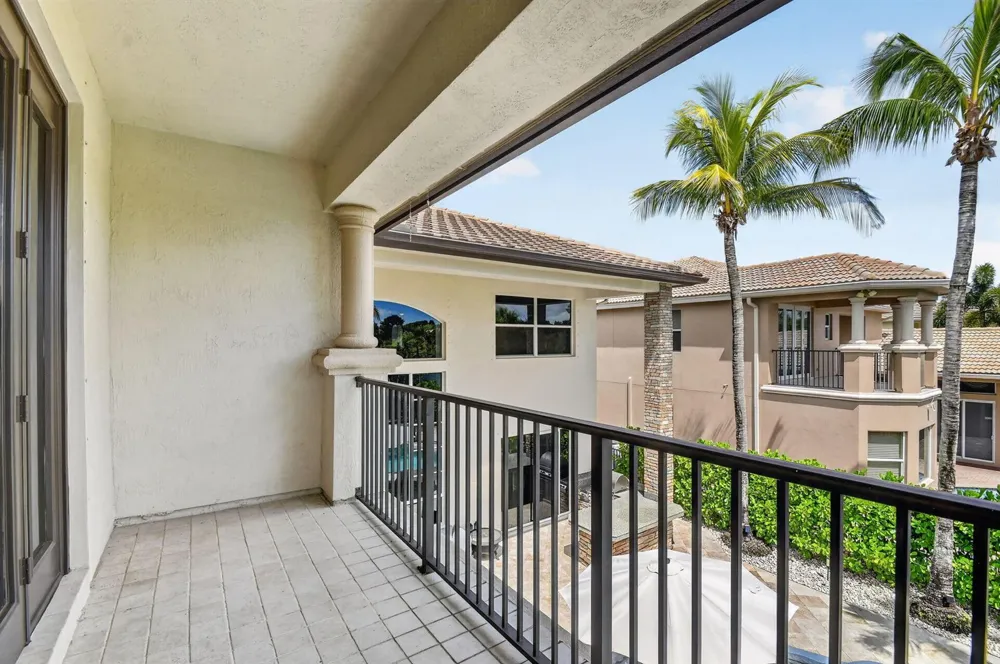718 Edgebrook Lane West Palm Beach, FL 33411