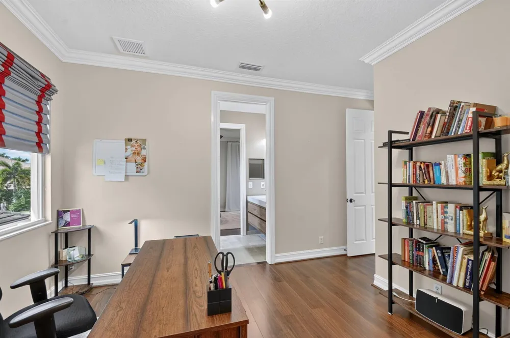 718 Edgebrook Lane West Palm Beach, FL 33411