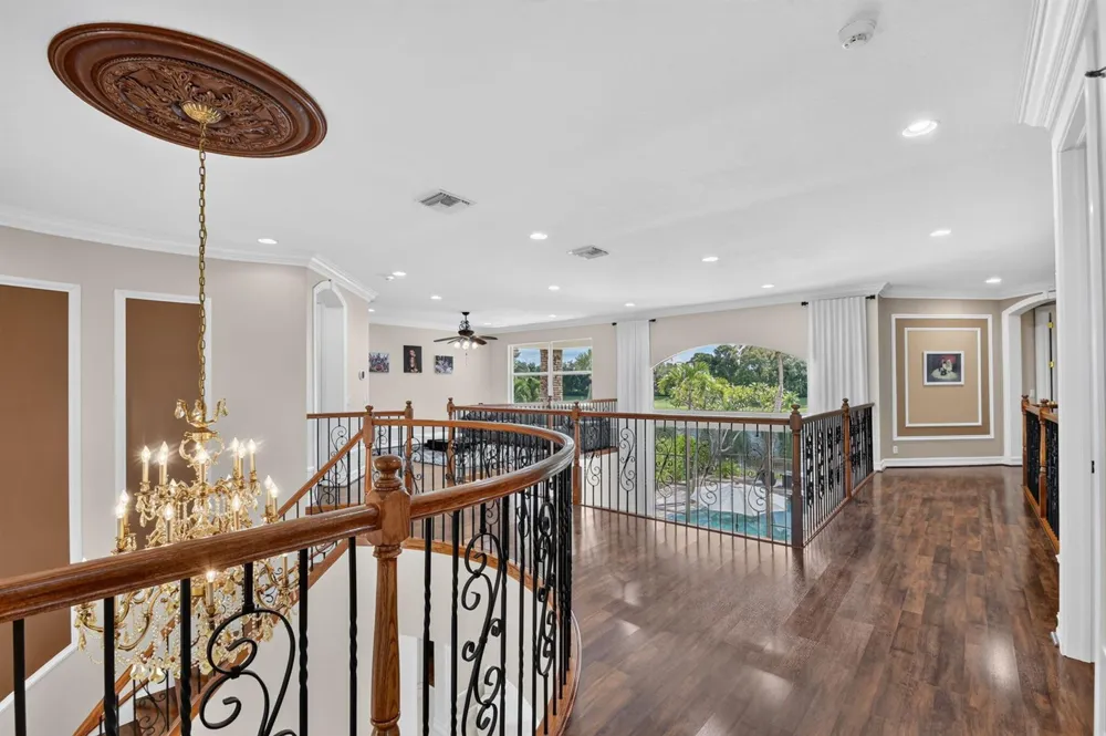 718 Edgebrook Lane West Palm Beach, FL 33411