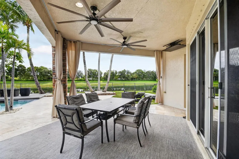 718 Edgebrook Lane West Palm Beach, FL 33411