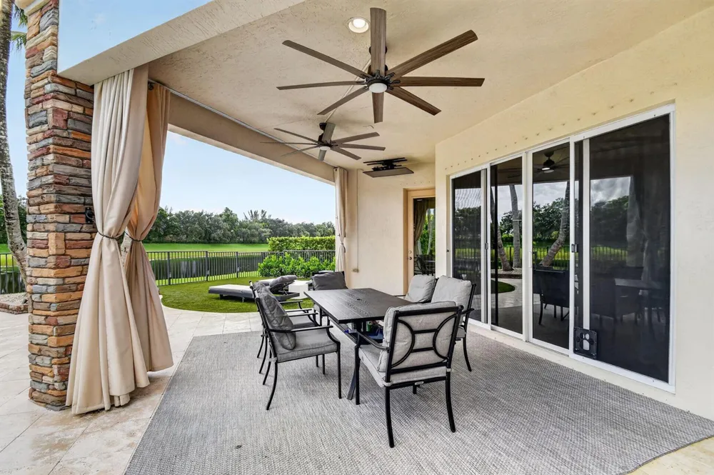 718 Edgebrook Lane West Palm Beach, FL 33411