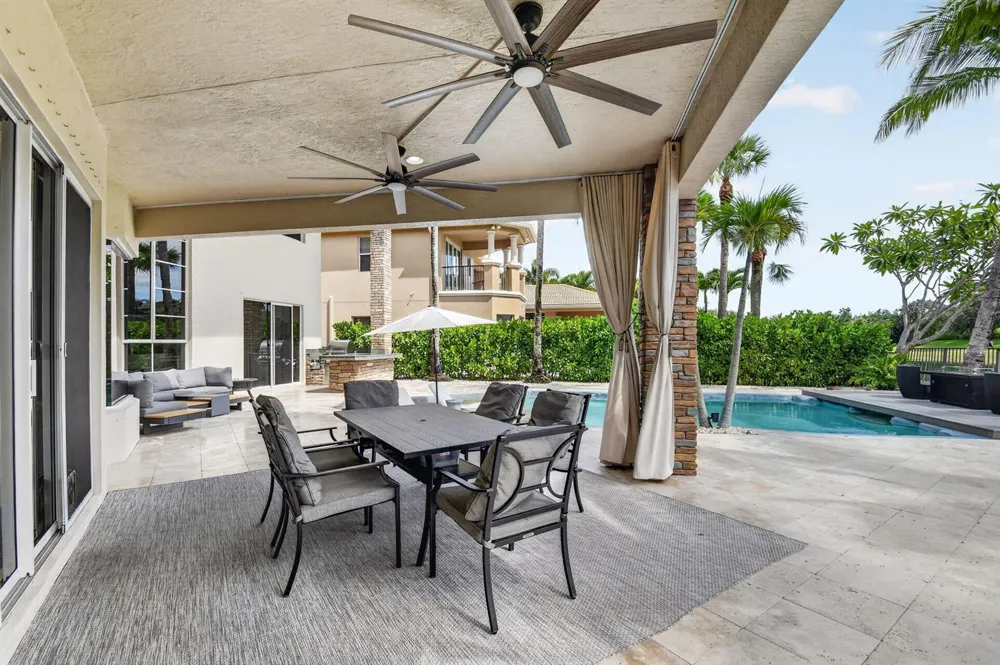 718 Edgebrook Lane West Palm Beach, FL 33411