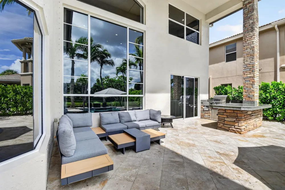 718 Edgebrook Lane West Palm Beach, FL 33411