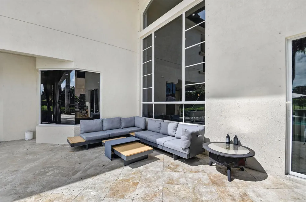 718 Edgebrook Lane West Palm Beach, FL 33411