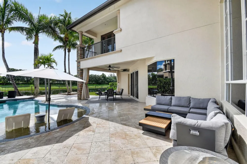 718 Edgebrook Lane West Palm Beach, FL 33411