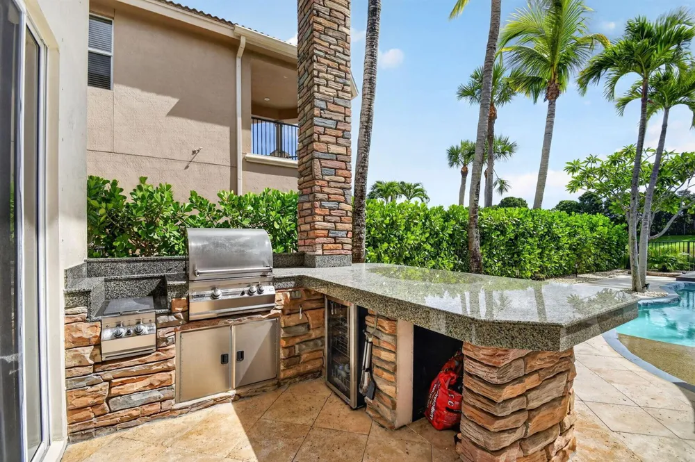 718 Edgebrook Lane West Palm Beach, FL 33411