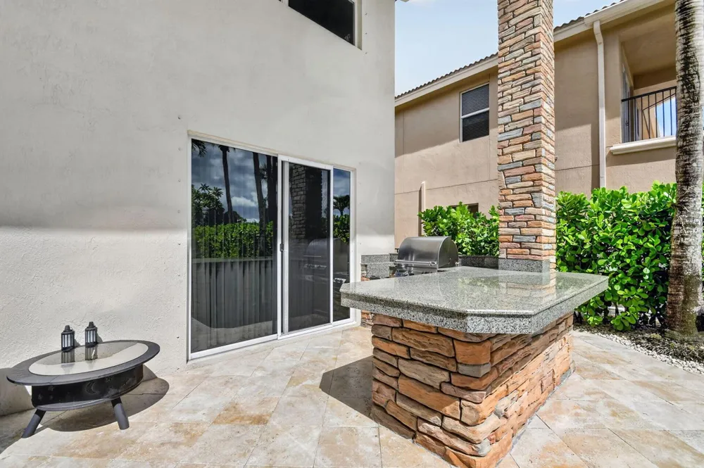 718 Edgebrook Lane West Palm Beach, FL 33411