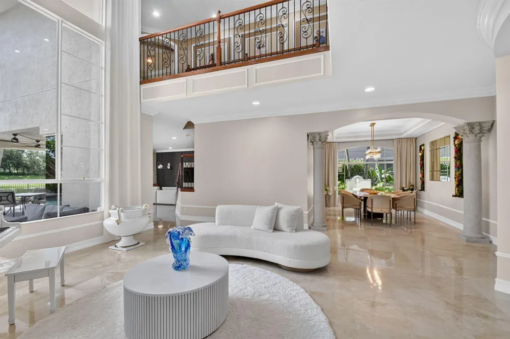 718 Edgebrook Lane West Palm Beach, FL 33411
