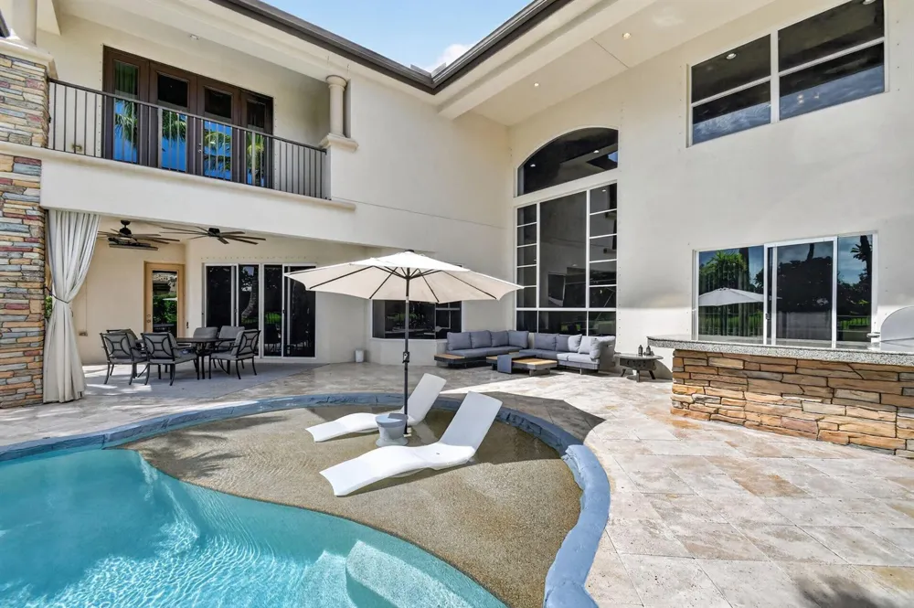718 Edgebrook Lane West Palm Beach, FL 33411