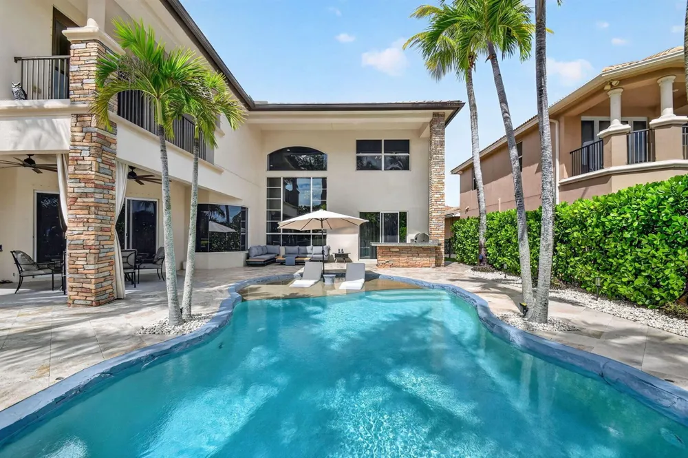 718 Edgebrook Lane West Palm Beach, FL 33411