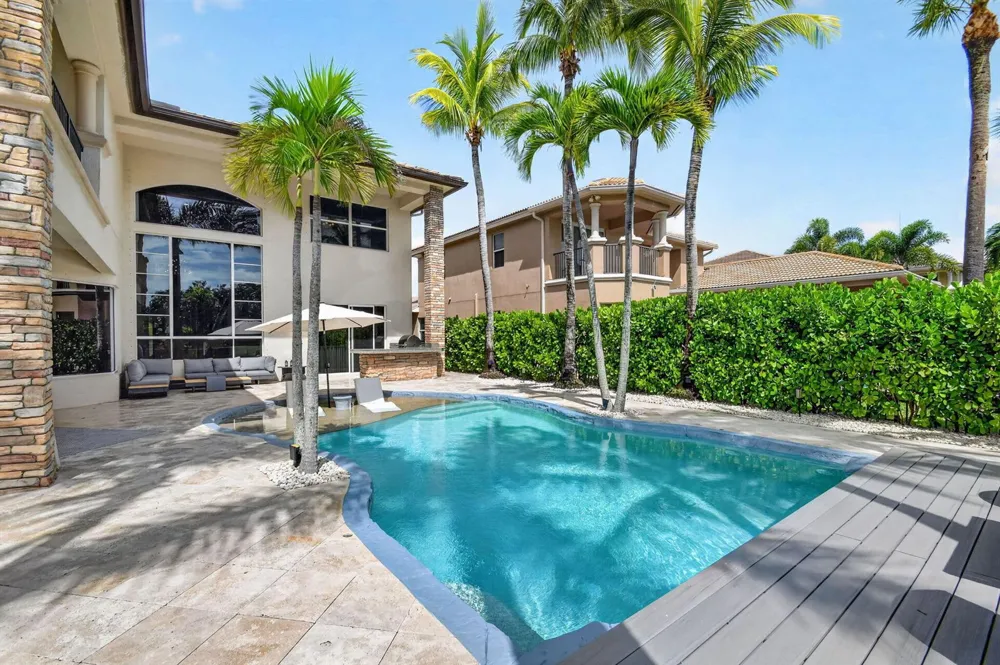 718 Edgebrook Lane West Palm Beach, FL 33411