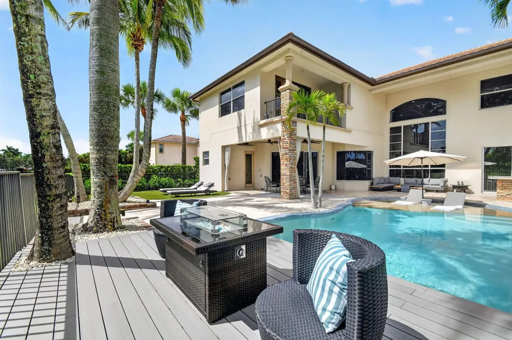 718 Edgebrook Lane West Palm Beach, FL 33411