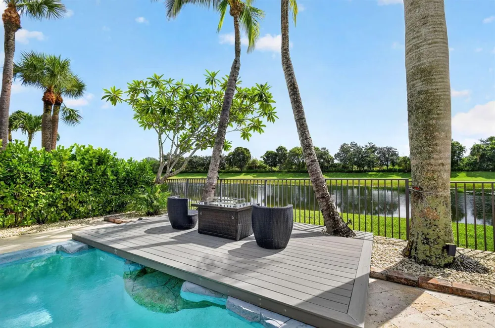 718 Edgebrook Lane West Palm Beach, FL 33411