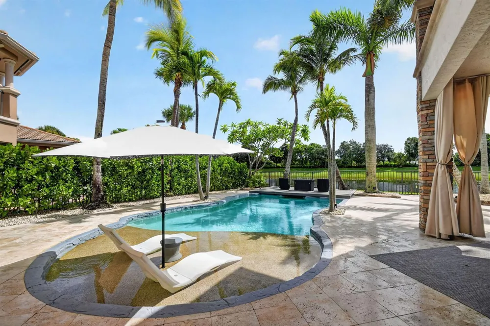 718 Edgebrook Lane West Palm Beach, FL 33411