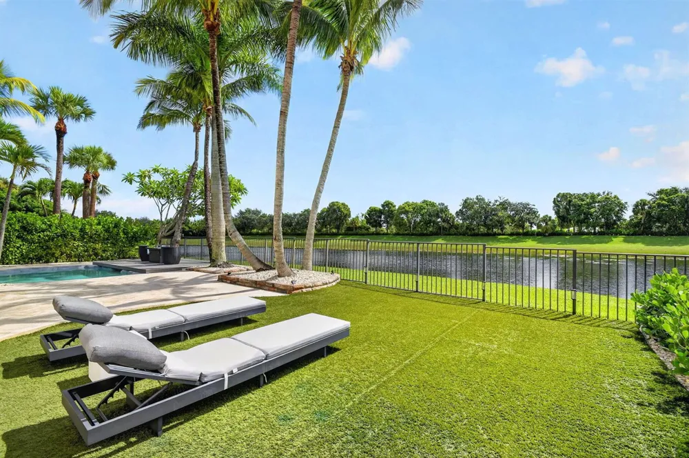 718 Edgebrook Lane West Palm Beach, FL 33411