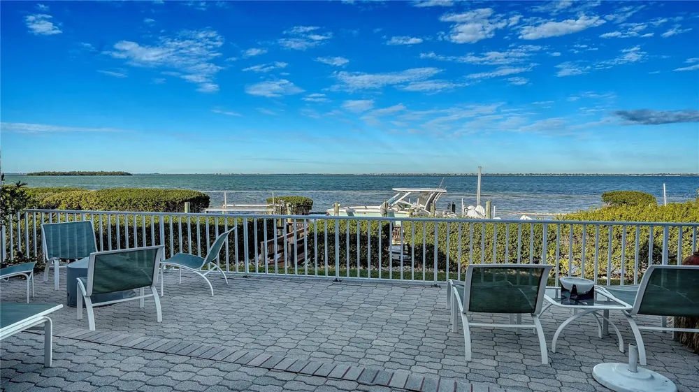 3530 MISTLETOE LANE Longboat Key, FL 34228