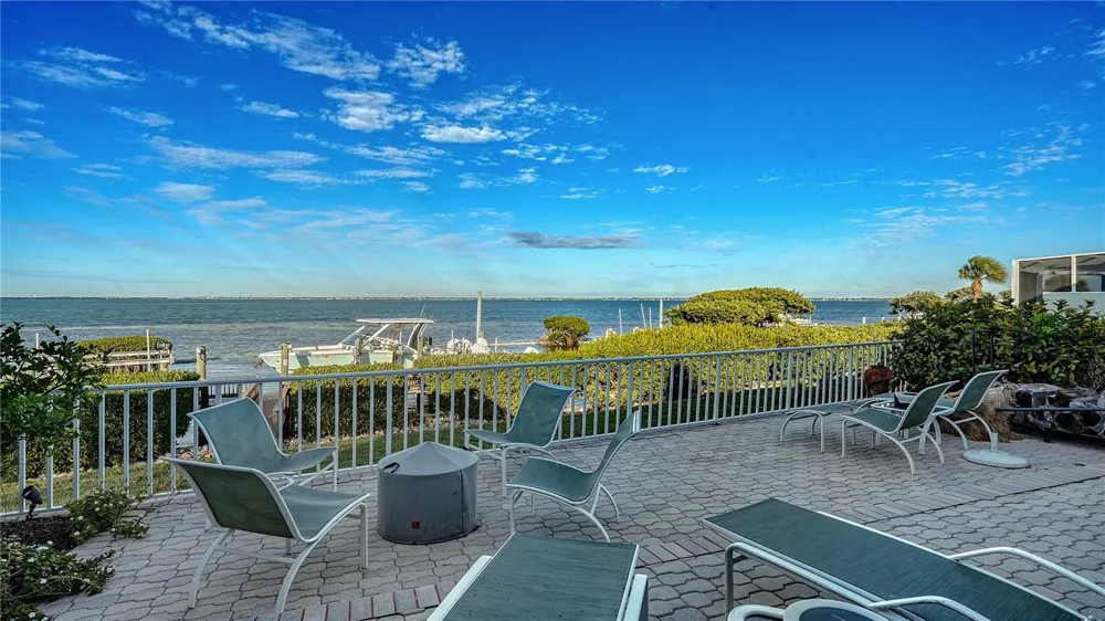 3530 MISTLETOE LANE Longboat Key, FL 34228