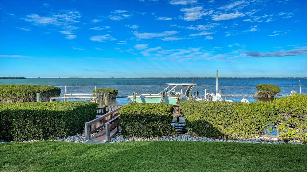 3530 MISTLETOE LANE Longboat Key, FL 34228