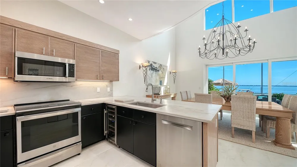 3530 MISTLETOE LANE Longboat Key, FL 34228