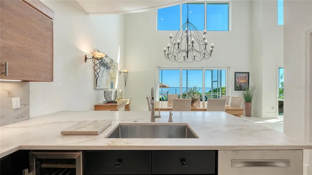 3530 MISTLETOE LANE Longboat Key, FL 34228