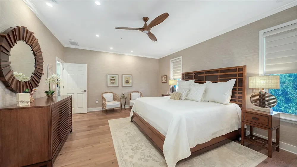 3530 MISTLETOE LANE Longboat Key, FL 34228