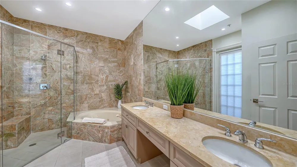 3530 MISTLETOE LANE Longboat Key, FL 34228