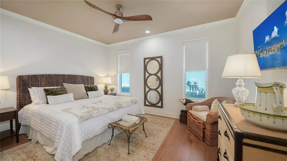 3530 MISTLETOE LANE Longboat Key, FL 34228
