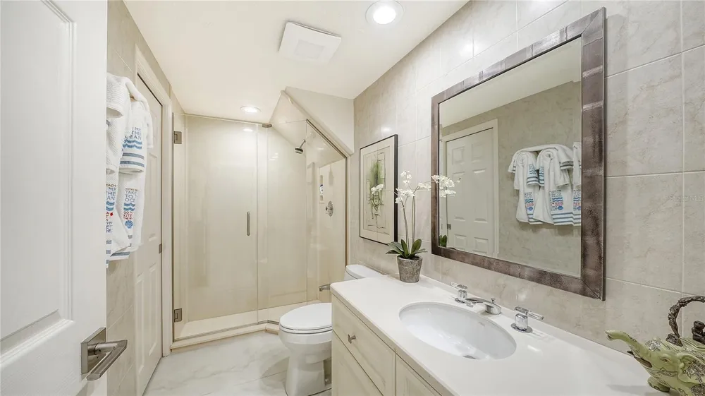 3530 MISTLETOE LANE Longboat Key, FL 34228