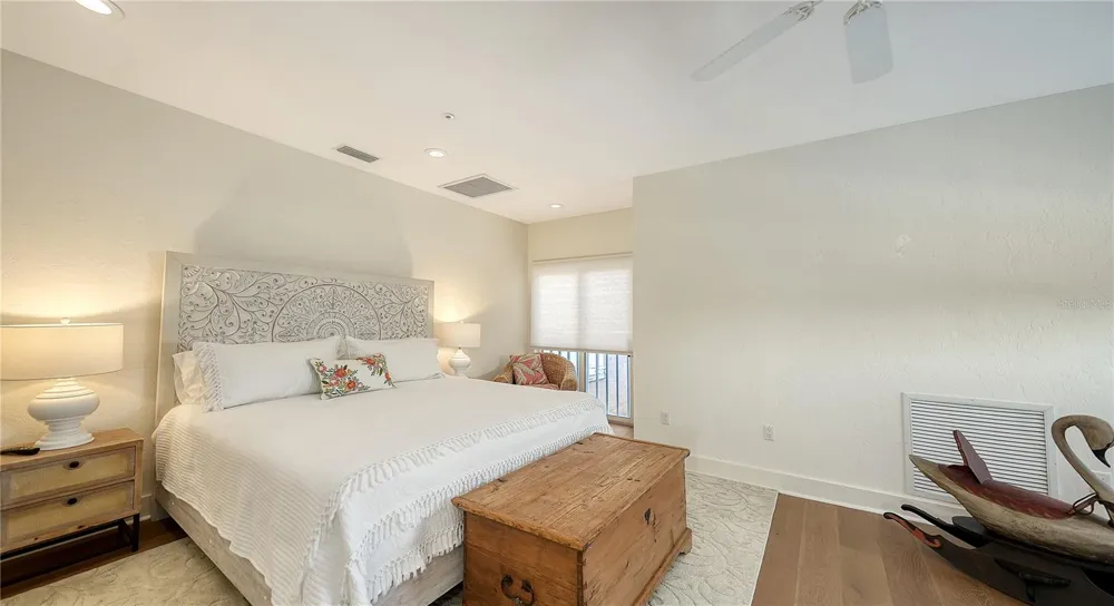 3530 MISTLETOE LANE Longboat Key, FL 34228