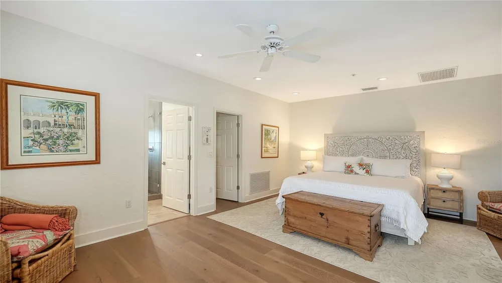 3530 MISTLETOE LANE Longboat Key, FL 34228
